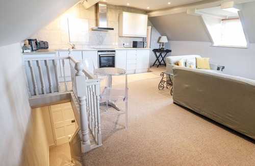 Newtown Cottage | ROCK HOUSE APARTMENT, romantic, character holiday cottage in Newtown