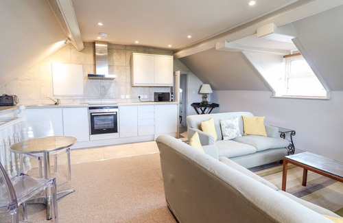 Newtown Cottage | ROCK HOUSE APARTMENT, romantic, character holiday cottage in Newtown