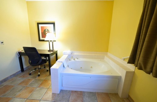 Streator Hotel | Rock Island Inn & Suites Streator IL