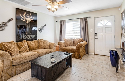 Cavalier Vista House | Rock 'n roll-themed home with great yard & patio - walk to Old Town Scottsdale