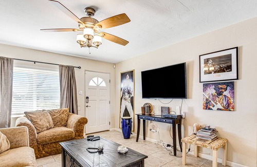 Cavalier Vista House | Rock 'n roll-themed home with great yard & patio - walk to Old Town Scottsdale