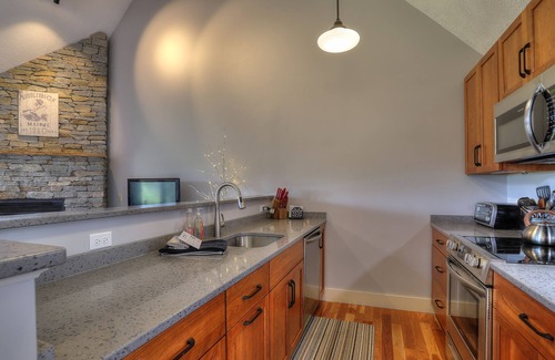 Rangeley Condo | Rock Pond Condo 45 - Beautiful Ski in/Ski out condo unit on Saddleback!