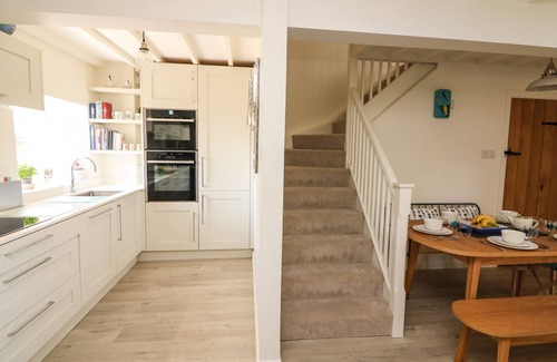 Noss Mayo Cottage | ROCK POOL COTTAGE, pet friendly, with a garden in Noss Mayo