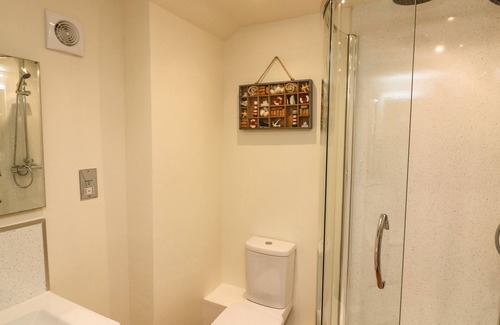Noss Mayo Cottage | ROCK POOL COTTAGE, pet friendly, with a garden in Noss Mayo
