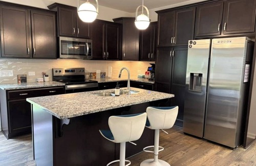 Statesville House | Rock & Relax in our 3-Bedroom Music-Themed Getaway in the heart of Statesville