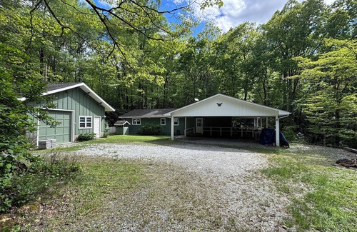 Hendersonville House | Rock Ridge Base Camp @ DuPont - 6.5 acres, sleeps 5, ride from the house