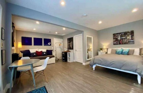 West Los Angeles House | Rock & Royalty Guesthouse, UCLA, Century City adj.