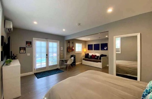 West Los Angeles House | Rock & Royalty Guesthouse, UCLA, Century City adj.