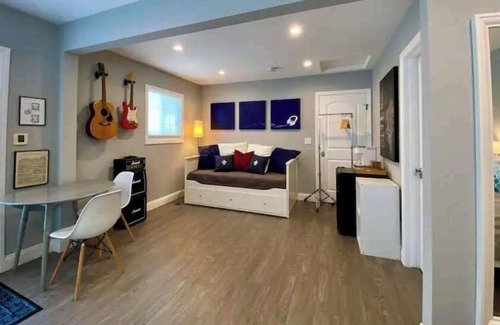 West Los Angeles House | Rock & Royalty Guesthouse, UCLA, Century City adj.