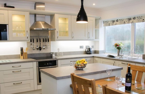 Llanymynech Cottage | ROCK VIEW COTTAGE, pet friendly in Llanymynech