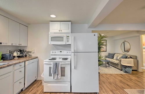 Rockaway Beach Apartment | Rockaway Beach Condo - Beach Access Nearby!