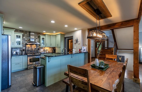 Apple Ridge House | Rockcliff Retreat - 4BR, 3BA - 15min To Blowing Rock - Mountain Views