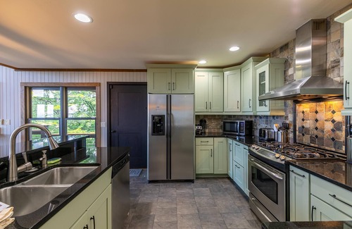 Apple Ridge House | Rockcliff Retreat - 4BR, 3BA - 15min To Blowing Rock - Mountain Views