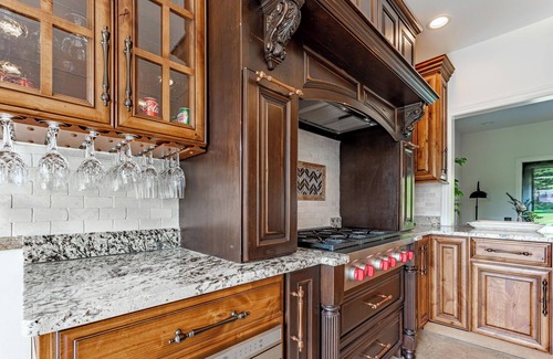 Holcomb House | Rockford's Fully Remodeled Luxury Vacation Rental - ShawBnb