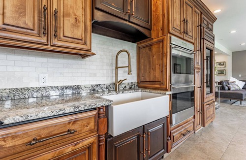 Holcomb House | Rockford's Fully Remodeled Luxury Vacation Rental - ShawBnb