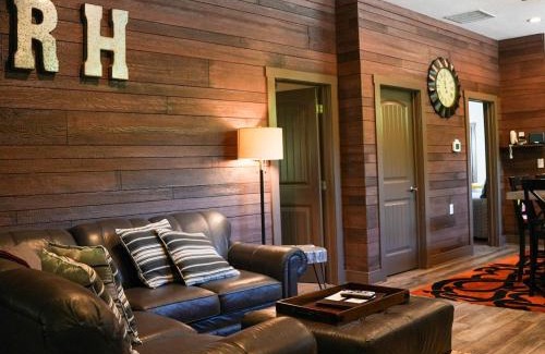 Logan House | Rockhouse - by The Chalets