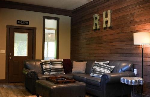 Logan House | Rockhouse - by The Chalets
