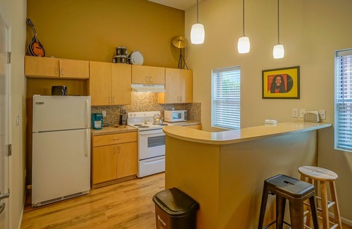 University Heights Apartment | Rockin' Studio in Bricklight District, walk to UNM