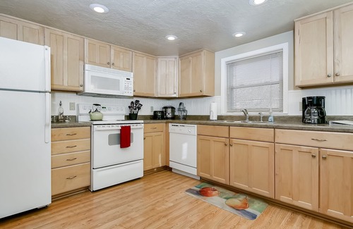 Sunset House | Rockin' Sunset Cottage-Near Hyde Park/Downtown