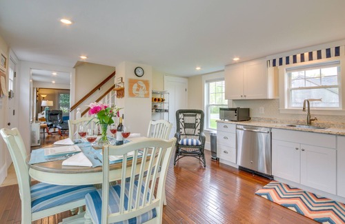 Rockland House | Rockland Home w/Deck 5 Mins to Historic Downtown!