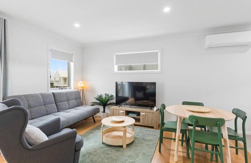 Shell Cove Apartment | Rockpool Escape - A Coastal Refresh near the Marina
