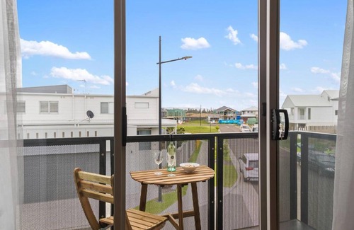 Shell Cove Apartment | Rockpool Escape - A Coastal Refresh near the Marina