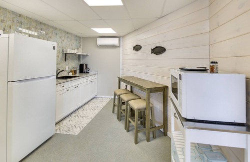 Rockwood Condo | Rockwood Condo w/ Shared Dock + Lake Access!