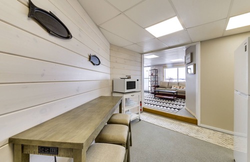 Rockwood Condo | Rockwood Condo w/ Shared Dock + Lake Access!