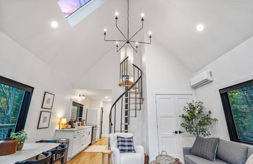 Rockbridge Cabin | Rocky Falls | Modern Cabin