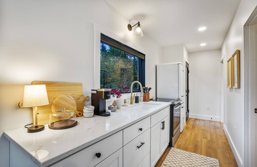Rockbridge Cabin | Rocky Falls | Modern Cabin