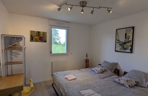 Acheres-la-Foret Cottage | Rocky Lodge, cottage with large wooden deck and private garden near the Forest