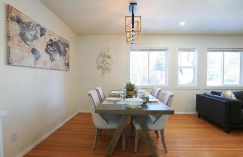 Brentwood House | Rocky Mtn Escape-3 bdrm-near shops, dining, UofC