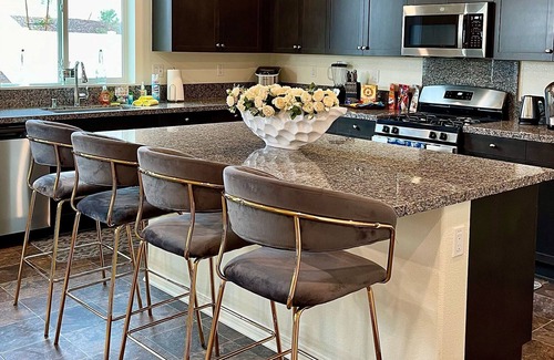 Jurupa Valley House | Rocky Retreat at Shadow Rock