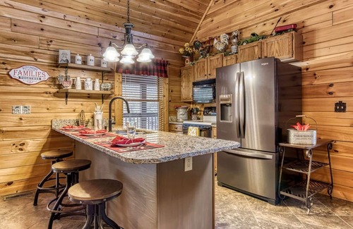 Sevierville Cabin | Rocky Top Heaven - Arcade Game, Resort Pool, $685 FREE tickets each paid day!