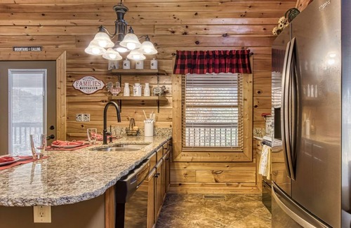 Sevierville Cabin | Rocky Top Heaven - Arcade Game, Resort Pool, $685 FREE tickets each paid day!