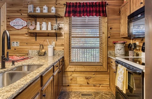 Sevierville Cabin | Rocky Top Heaven - Arcade Game, Resort Pool, $685 FREE tickets each paid day!