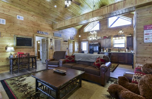 Branson Cedars Cabin | Rocky Top Lodge | 2 Bed, 2 Bath