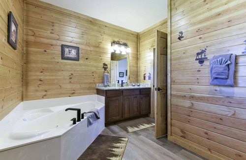 Branson Cedars Cabin | Rocky Top Lodge | 2 Bed, 2 Bath