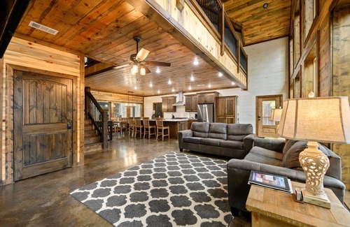 Pickens Cabin | Rocky Top Retreat, New & Secluded! Very Modern w/Large Hot Tub