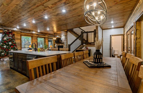 Pickens Cabin | Rocky Top Retreat, New & Secluded! Very Modern w/Large Hot Tub