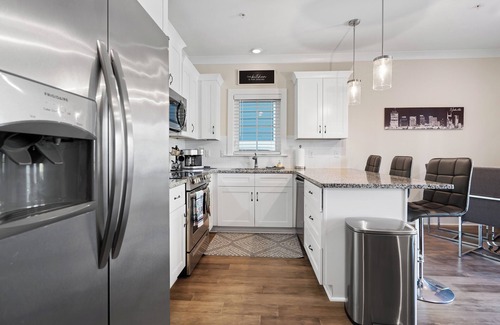 Lakewood House | Rocky Top Retreat -sleeps 8-Old Hickory Tennessee