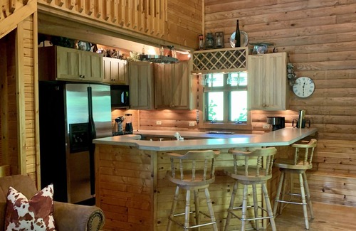 Hanover House | Rocky Waters Vineyard/Winery Guest House Hanover IL