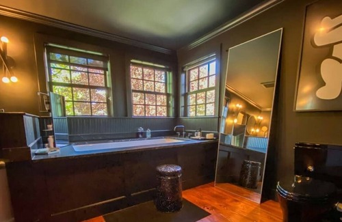 Stuyvesant Villa | Rode Barns Farmhouse (with Guest House)