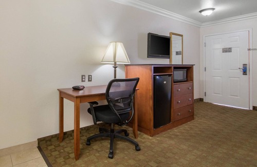 Victorville Hotel | Rodeway Inn Adelanto US 395