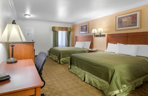 Victorville Hotel | Rodeway Inn Adelanto US 395