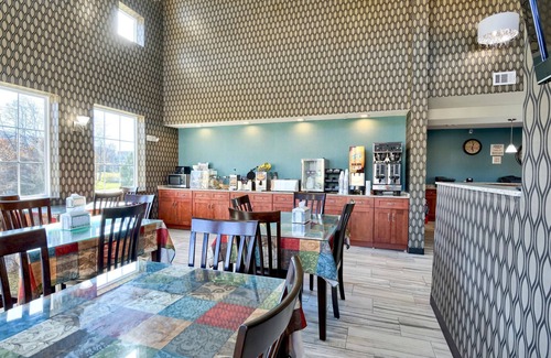 Ithaca Hotel | Rodeway Inn And Suites