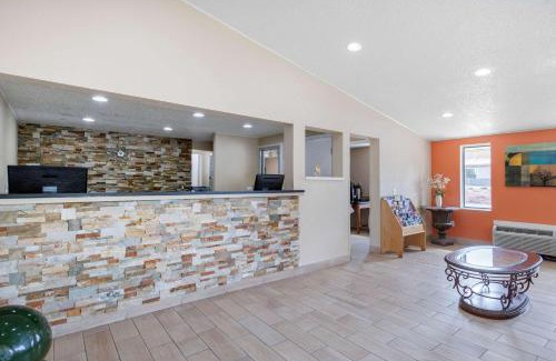 Auburn Hills Hotel | Rodeway Inn Auburn Hills - Detroit