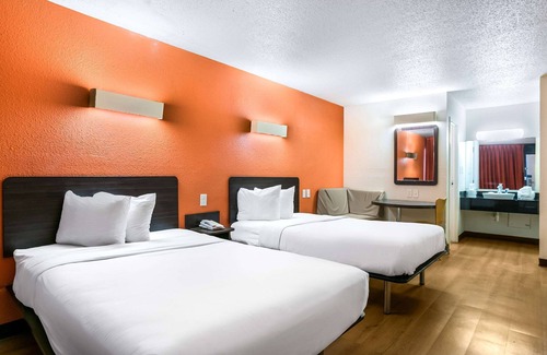 Violetville Hotel | Rodeway Inn Baltimore - Inner Harbor South