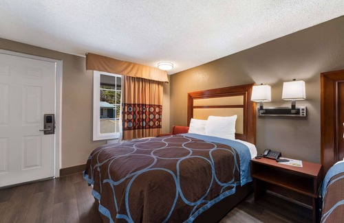 Toddville Road Hotel | Rodeway Inn Charlotte Airport Area