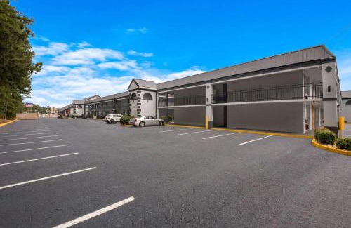 Cleveland Hotel | Rodeway Inn Cleveland TN I-75